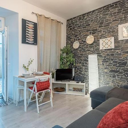 Modern Rustic Apartment In Graca リスボン エクステリア 写真