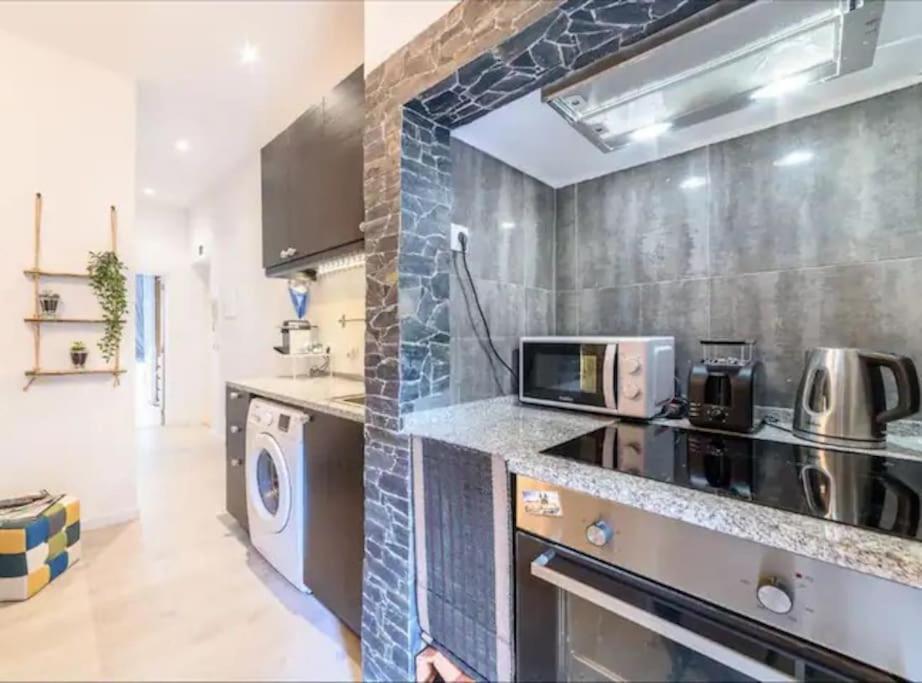 Modern Rustic Apartment In Graca リスボン エクステリア 写真