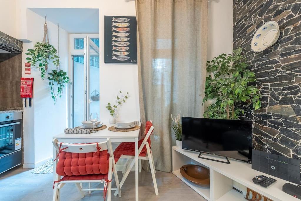 Modern Rustic Apartment In Graca リスボン エクステリア 写真