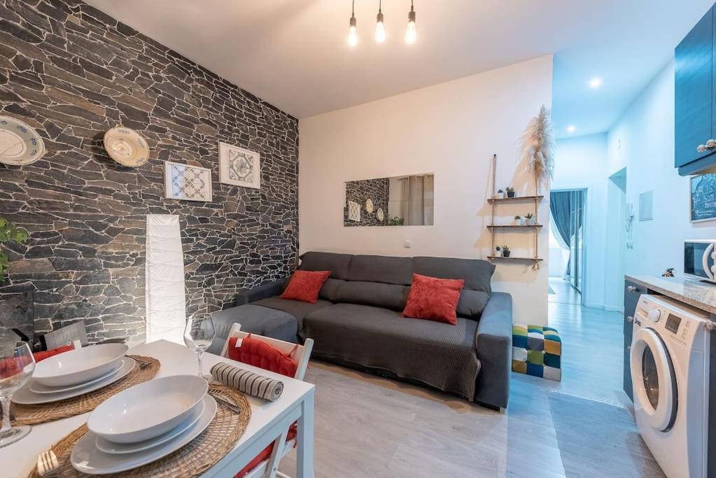 Modern Rustic Apartment In Graca リスボン エクステリア 写真
