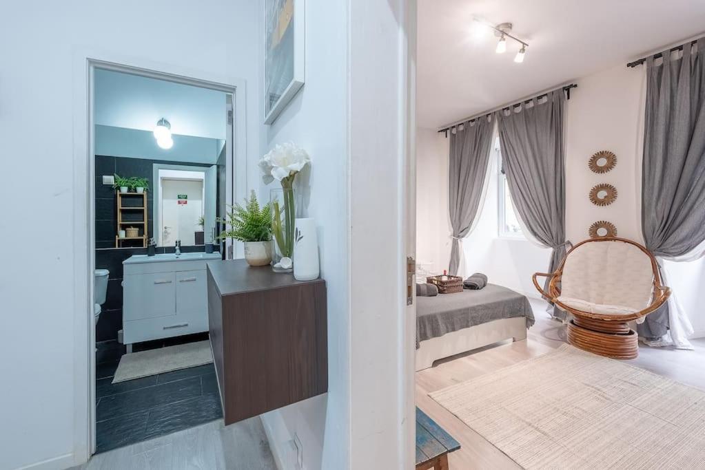 Modern Rustic Apartment In Graca リスボン エクステリア 写真