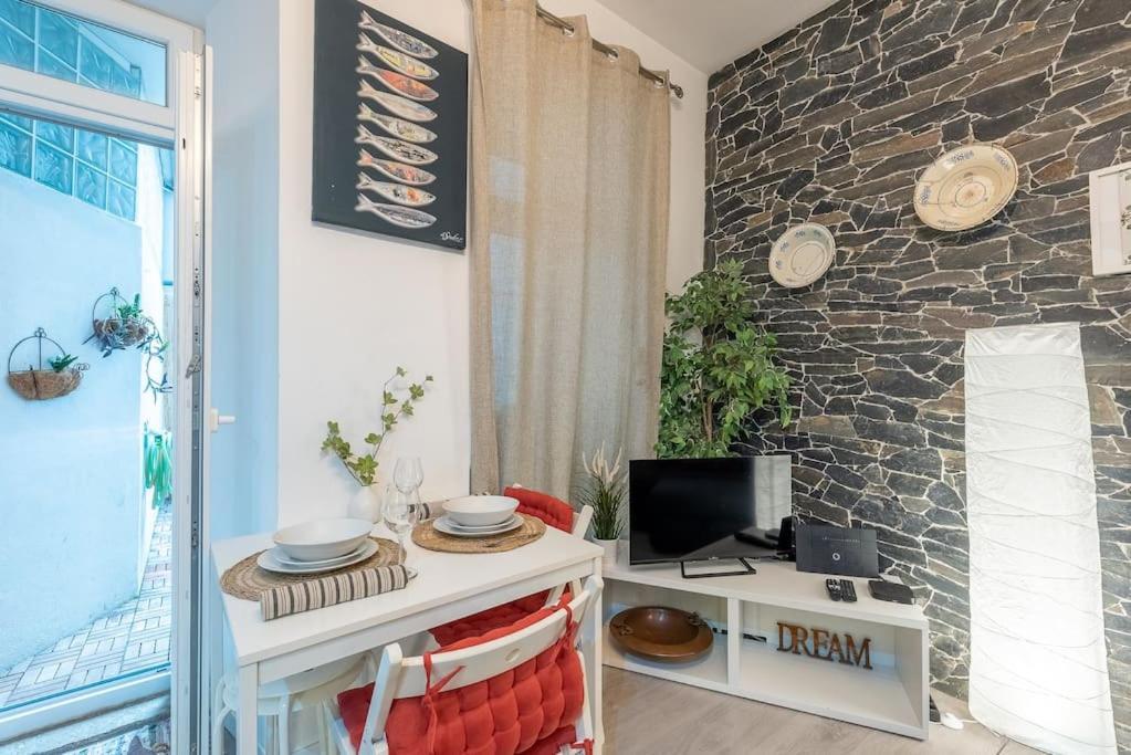 Modern Rustic Apartment In Graca リスボン エクステリア 写真